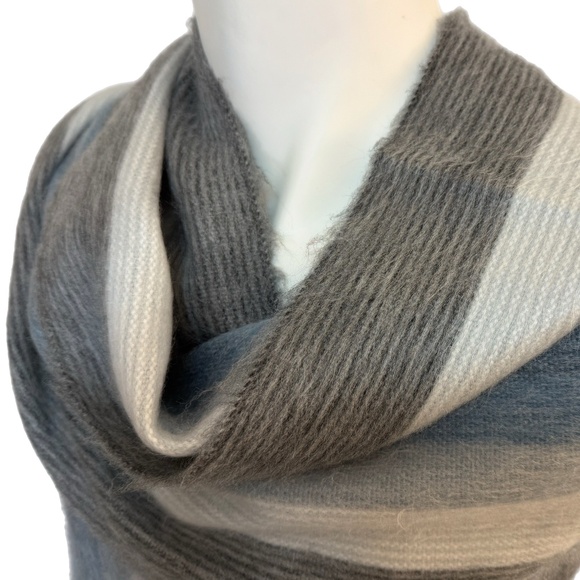 Pokoloko Artisan Alpaca Scarf 🇪🇨– Grey, Blue & Cream Striped, Made in Ecuador - Picture 5 of 8